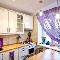krásna fasáda kuchyne na fotografii vo fialovej farbe