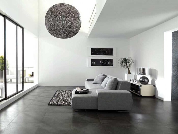 lehetőség a nappali világos dekorációjára a minimalizmus stílusában