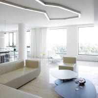 vaihtoehto olohuoneen kirkkaalle suunnittelulle minimalismin valokuvan tyyliin