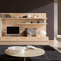 esimerkki valoisasta olohuoneen suunnittelusta minimalismin tyyliin