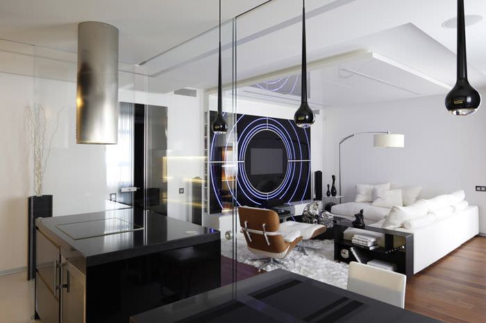 Kuchyňský obývací pokoj v high-tech stylu