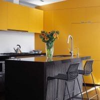 szokatlan lakás design mustár színű képen