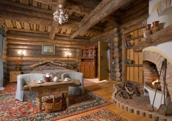 Abundența de lemn în proiectarea camerei de relaxare din baia rusească