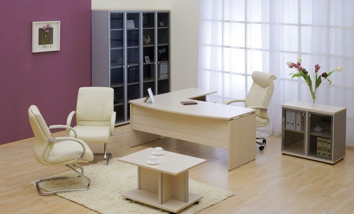 lette møbler på kontoret
