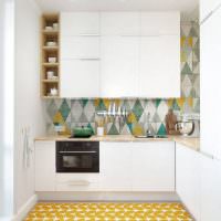 Keltainen matto pienen keittiön suunnittelussa