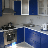 modrá kuchyně 6 metrů čtverečních