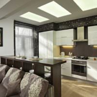 Kök-vardagsrum i grå nyanser