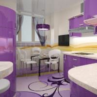 fialový design kuchyně s oknem