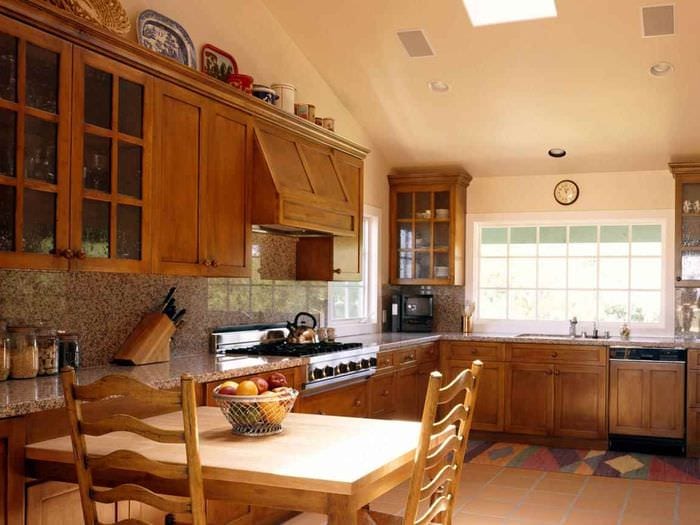 επιλογή για ελαφριά διακόσμηση κουζίνας σε ξύλινο σπίτι