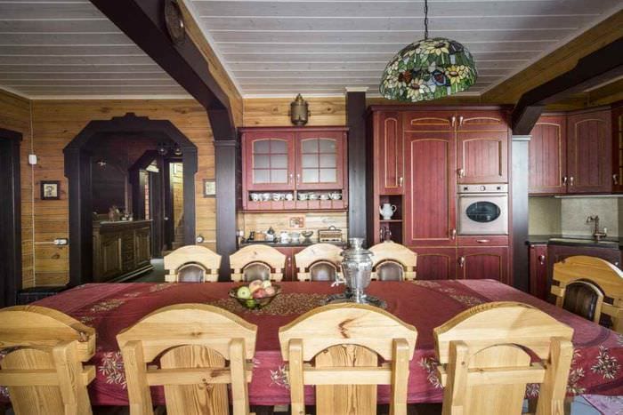 επιλογή για ένα όμορφο σχέδιο κουζίνας σε ένα ξύλινο σπίτι