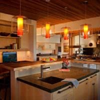 παράδειγμα φωτεινού στυλ κουζίνας σε φωτογραφία ξύλινου σπιτιού