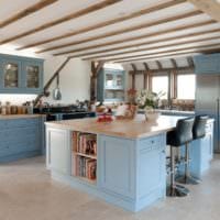 Küche im Landhausstil in Blautönen