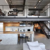 loft-tyylinen keittiö talossa
