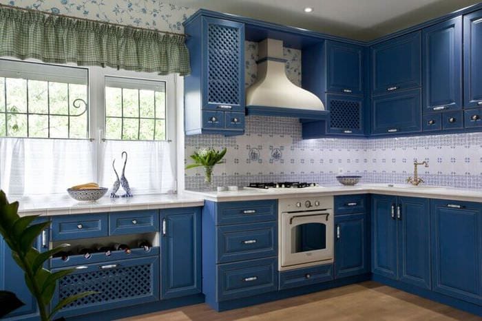 синя кухня в прованс