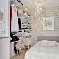 design af et lille soveværelse med en niche
