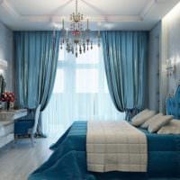 lille soveværelse design blå gardiner