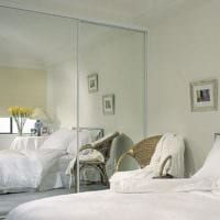 lille soveværelse design med spejle