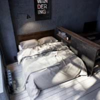 Διπλό κρεβάτι στο υπνοδωμάτιο των νεαρών συζύγων