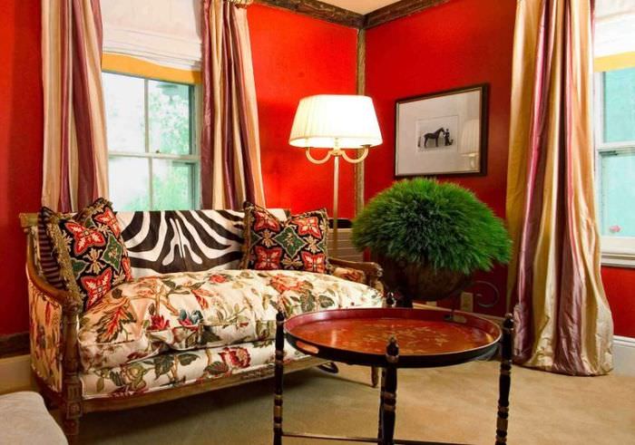 الأحمر في تصميم غرفة المعيشة
