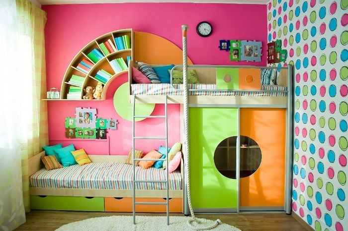 Интериор на детска стая с двуетажно легло