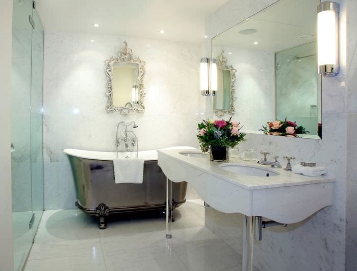 badeværelsesdesign med marmor