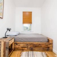 DIY nábytek do ložnice o velikosti 12 m2 ze dřeva