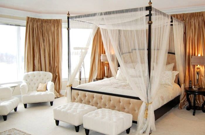 класическа спалня с еркери