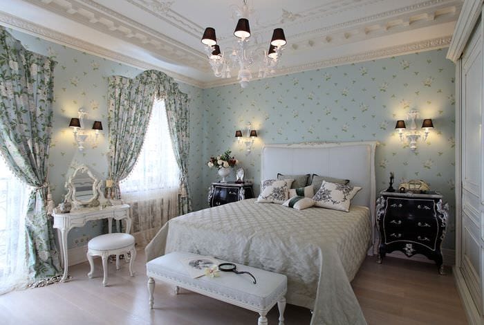 möbler i ett klassiskt sovrum