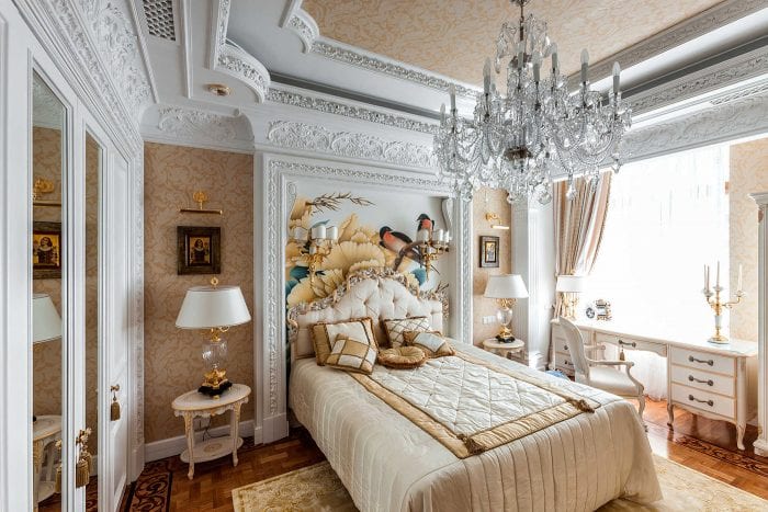 акцентна стена в класическа спалня