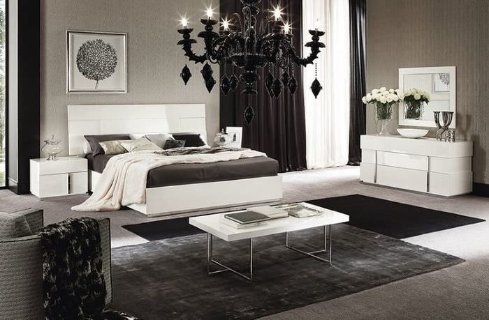 Черен полилей в спалнята в модерен стил