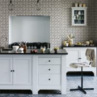 Tapet med små mønstre i design af køkkenvægge
