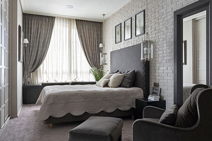 Design av ett grått sovrum i en trerumslägenhet