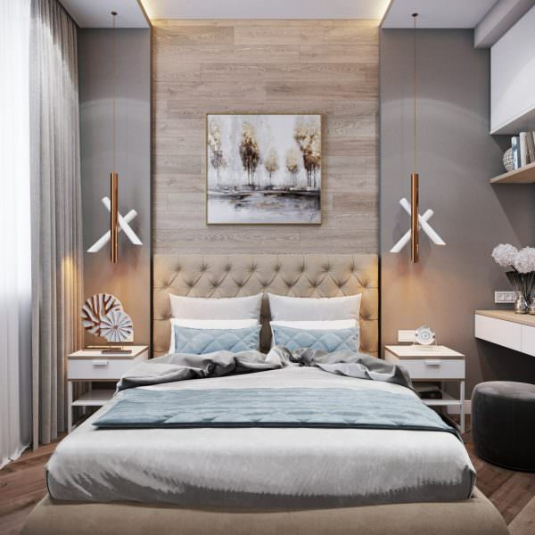 Sänky voidaan sijoittaa keskelle ja huonekalut symmetrisesti sivuille