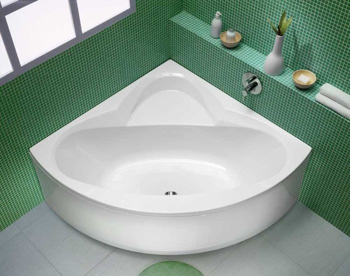 идея за светъл стил на баня с ъглова вана
