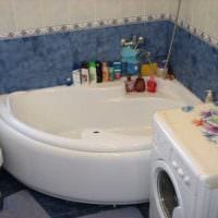 идея за модерен интериор на баня със снимка на ъгловата вана