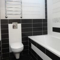 επιλογή φωτεινού σχεδιασμού μπάνιου σε ασπρόμαυρη φωτογραφία