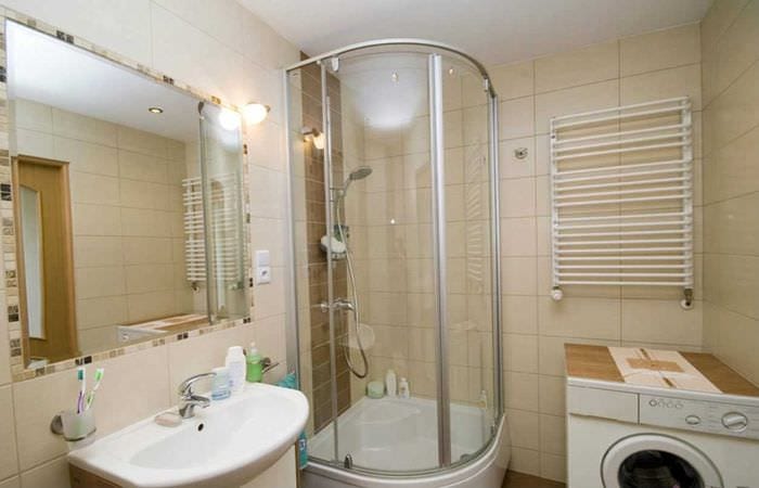 vaihtoehto kauniista kylpyhuoneesta 2,5 neliömetriä