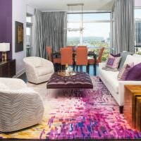 Použitie fialovej v dizajne obývačky