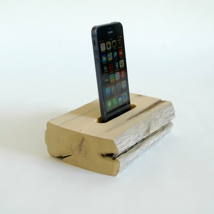 diy ladestation iphone drivved naturligt produkt sort mobiltelefon