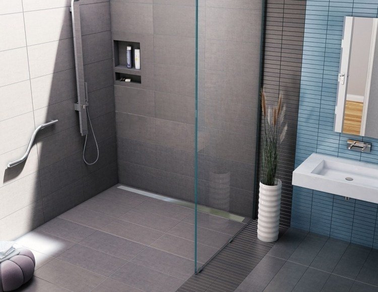walk-in-shower-fliser-grå-blå-håndvask-spejl-skab-beslag-partition-glas