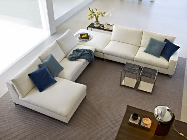 Ideer hvide polstrede puder møblerer stuen moderne