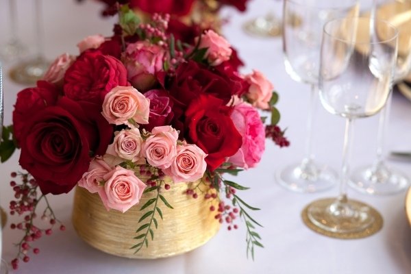 lyserød-rød-rose-bord-dekoration-idé