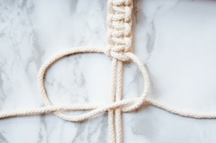 Macrame lanterne Instruktioner til firkantet knude