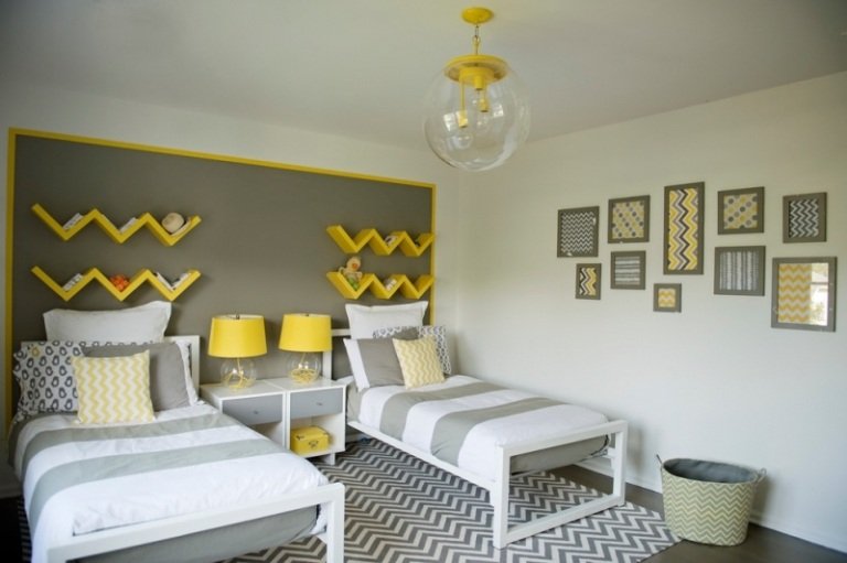 Møblering-grå-gul-ungdomsværelse-væg-hylder