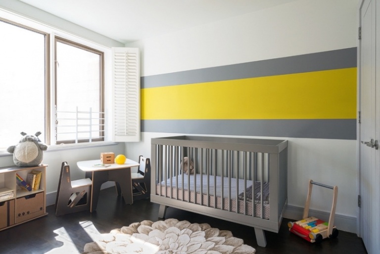 Møblering-Grå-Gul-Baby-værelse-Vægstriber-Idéer