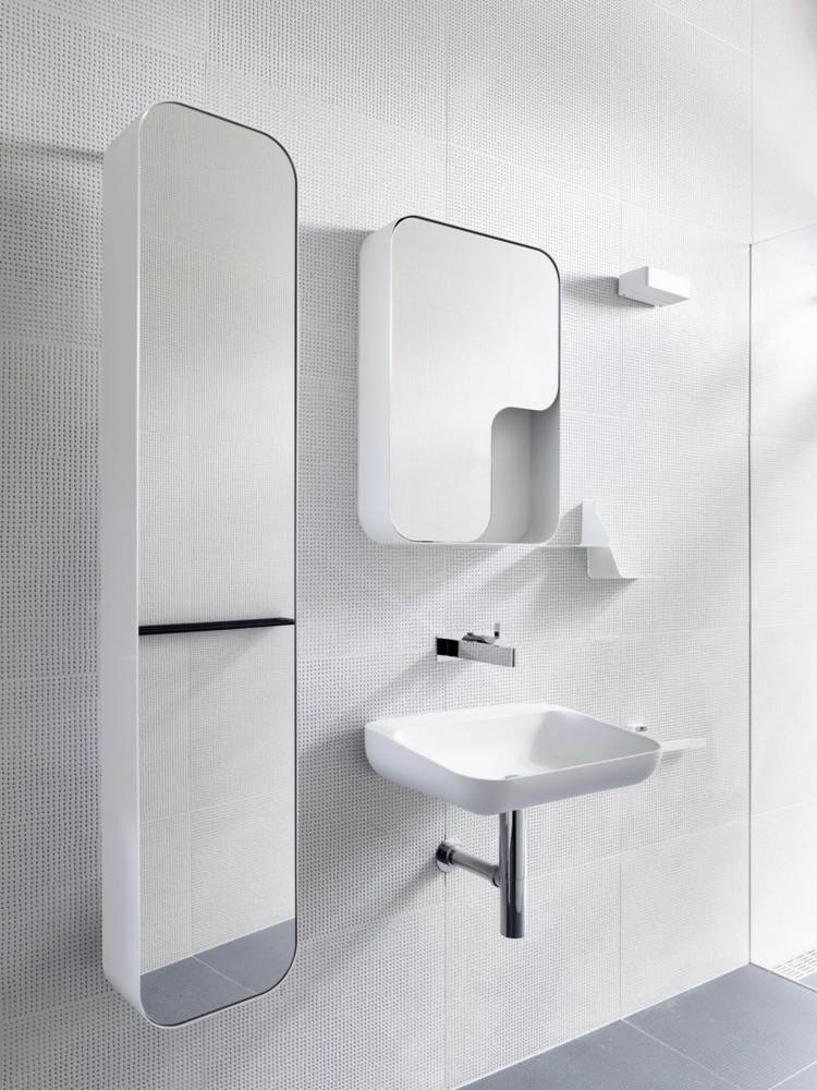 badeværelse hvid grå skabsspejl afrundede former bølgeblik facade