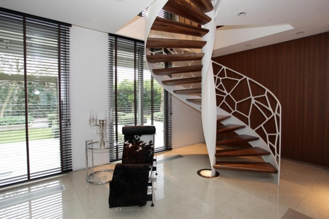 Trappe gelænder design stål hvidt trætrapper moderne