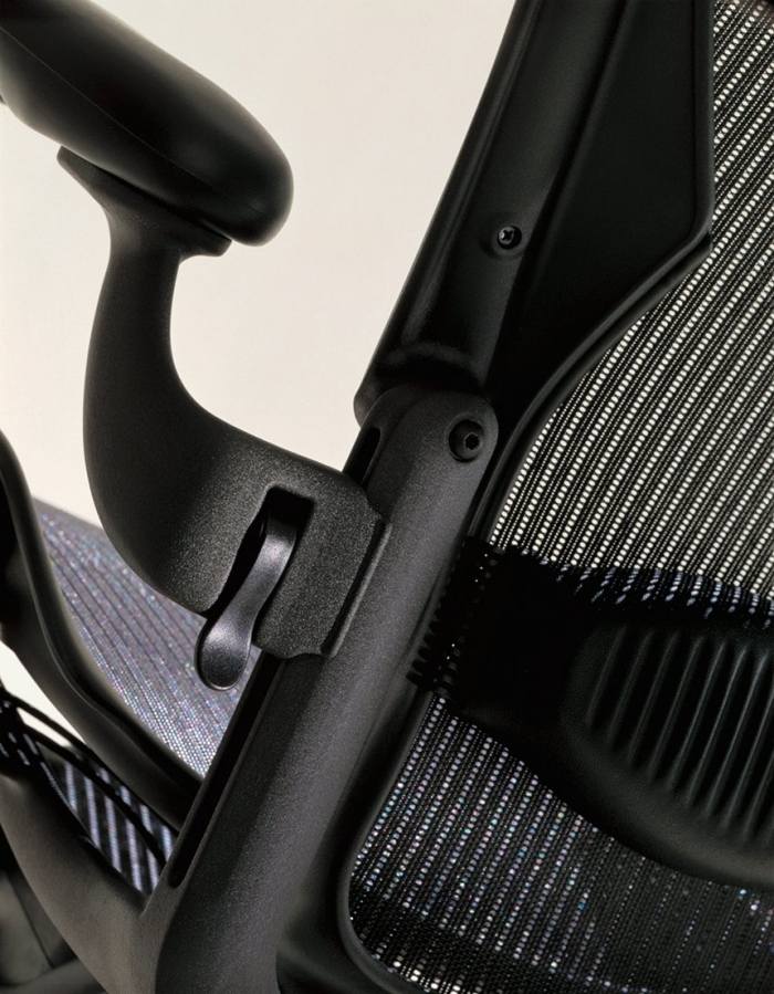 ergonomisk-kontor-stol-Embody-stol-Herman-Miller-justerbar-armlæn-sort-grafit-stel