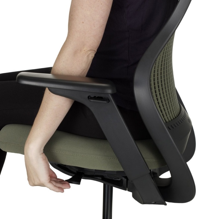 ergonomisk-kontor-stol-oliven-grøn-gennemsigtig-ryglæn-knold-designt-2011