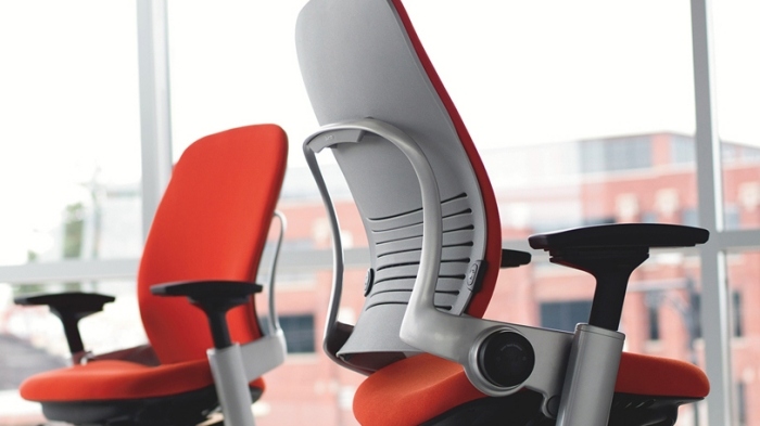 ergonomisk-kontor-stol-rustfrit stål-Steelcase-Spring-stof-betræk-sort-rød